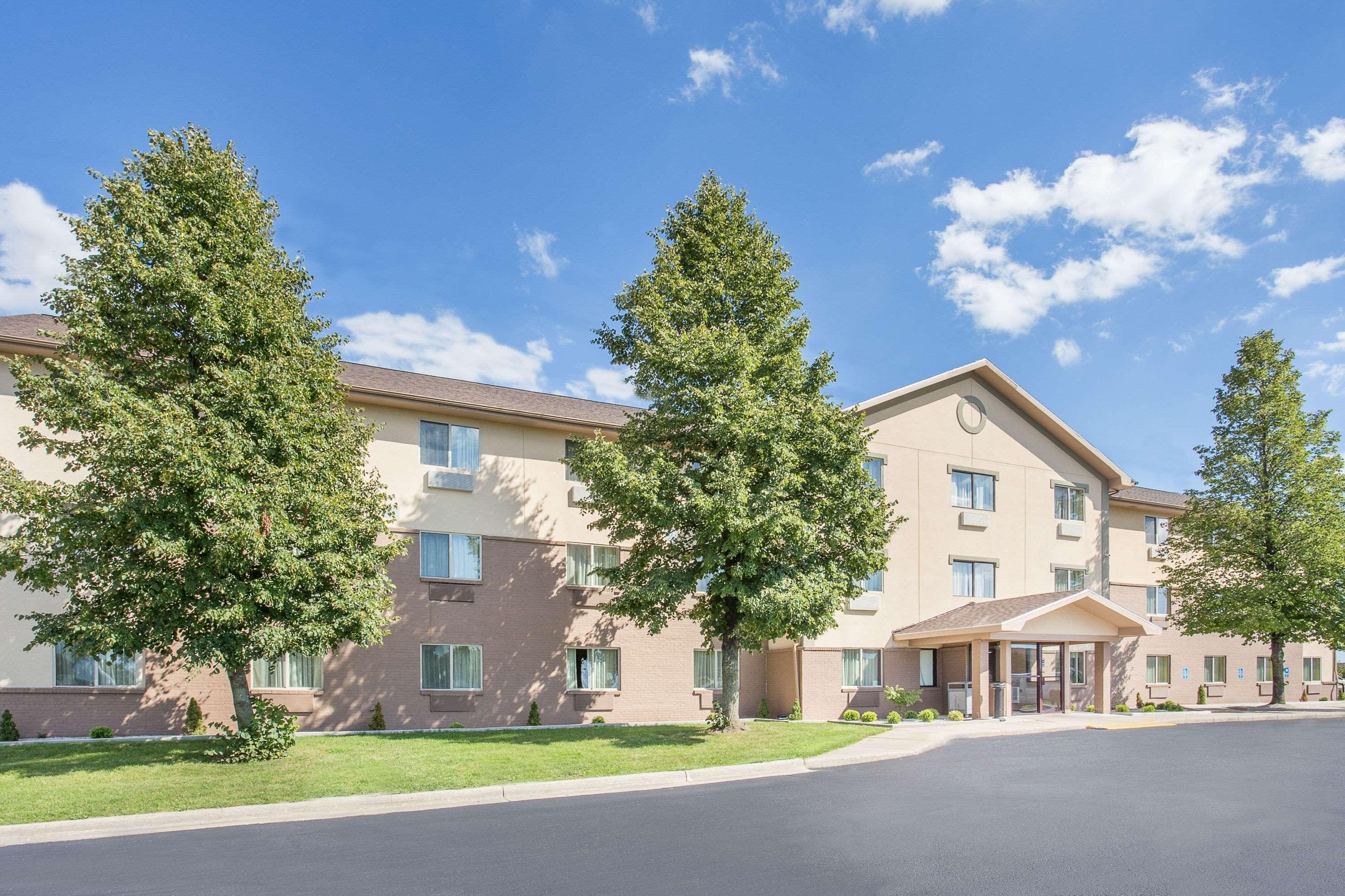 Baymont By Wyndham Holland Exterior foto